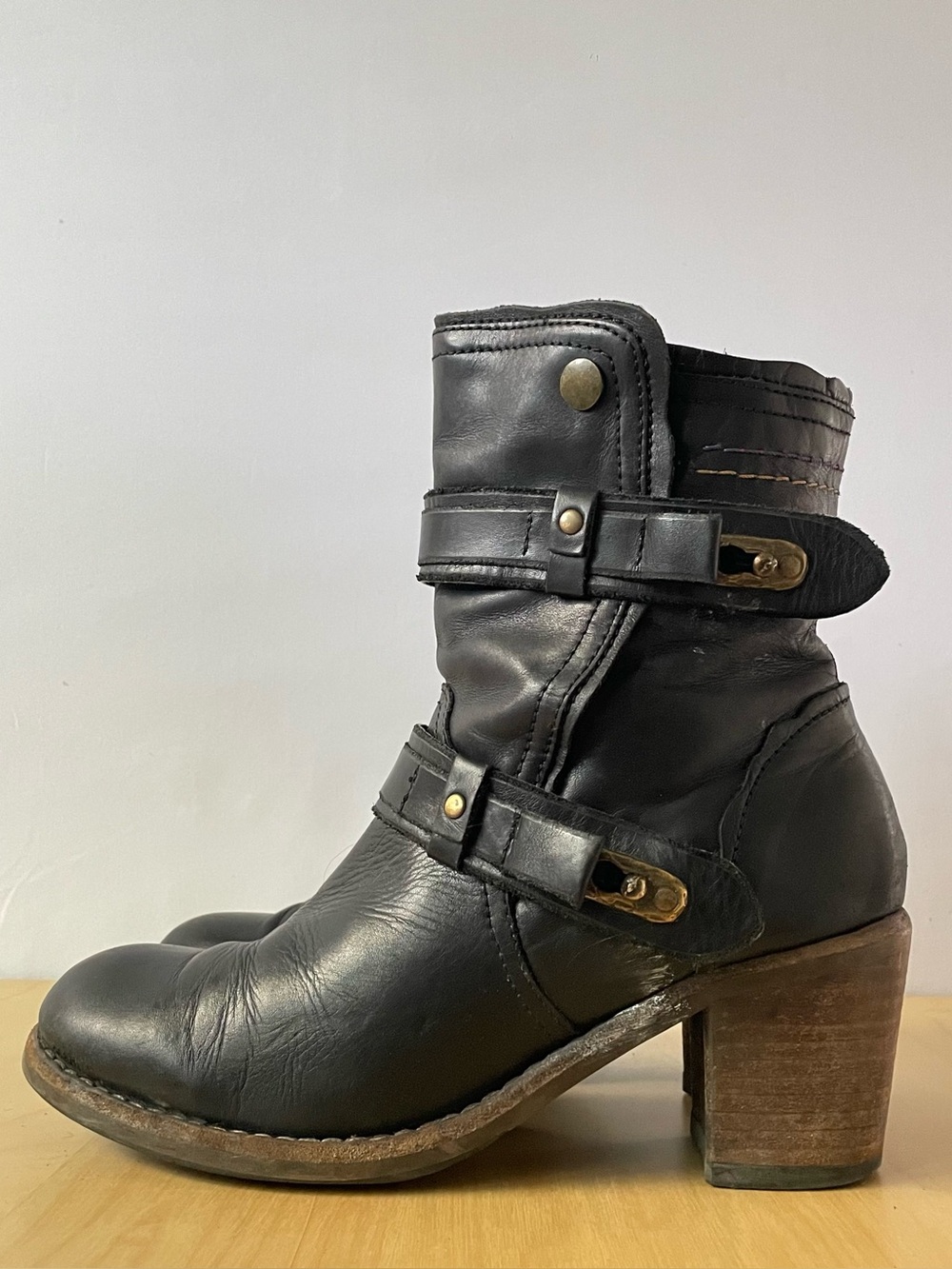 Taos Black Leather Ankle Booties | US 10 - Picture 3 of 10